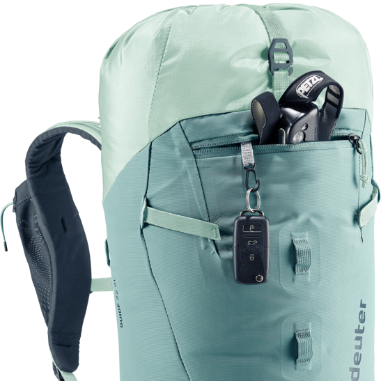 Mountaineering and Climbing backpack Guide 22 SL
