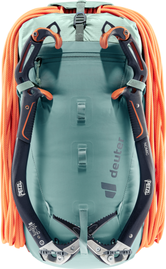 Mountaineering and Climbing backpack Guide 22 SL